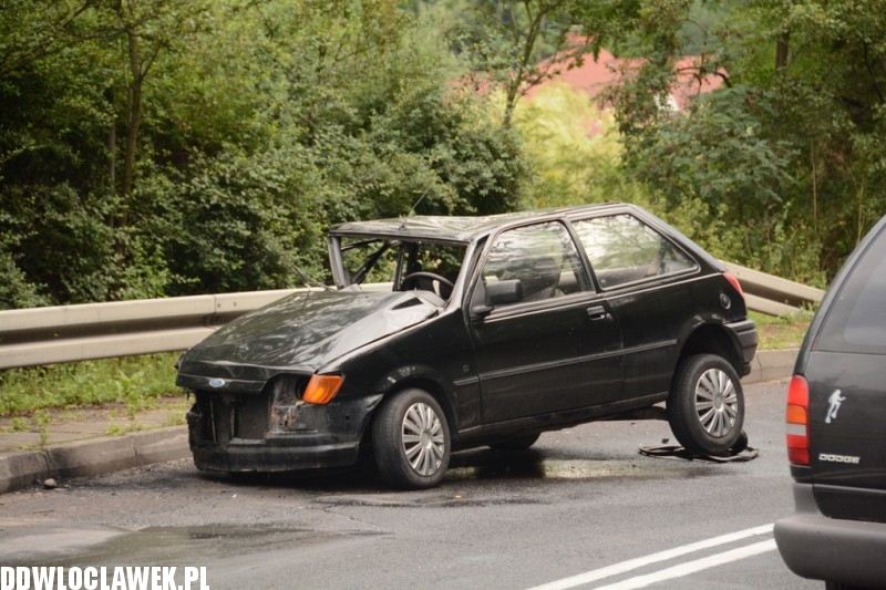 Kolizja dwóch aut na ulicy Lipnowskiej