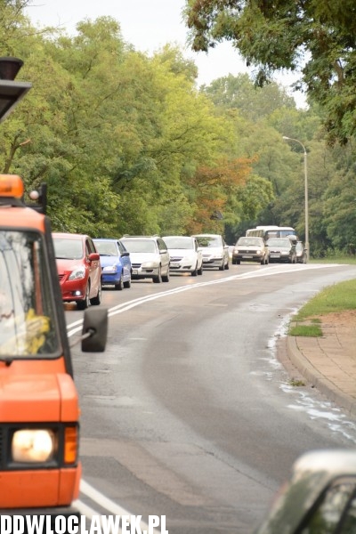 Kolizja dwóch aut na ulicy Lipnowskiej