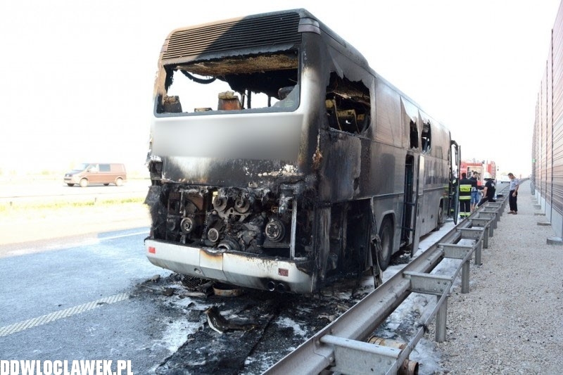 Autobus spłonął na autostradzie