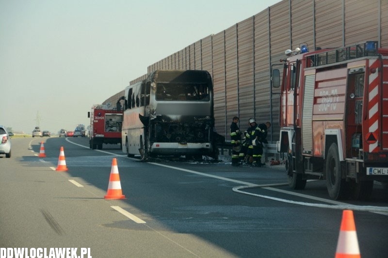 Autobus spłonął na autostradzie