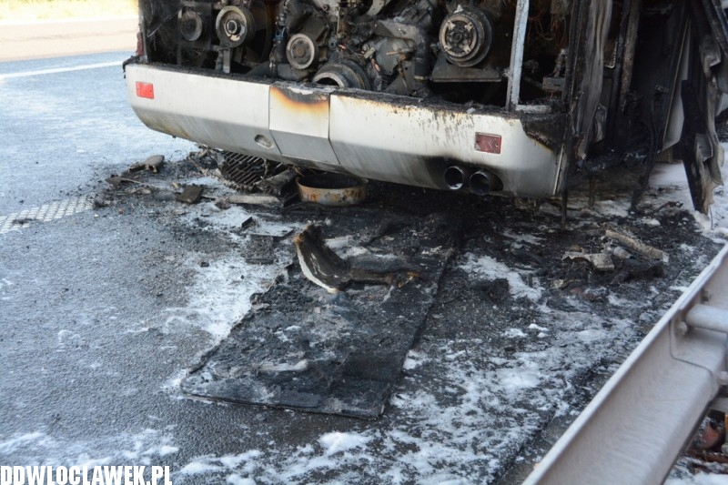 Autobus spłonął na autostradzie