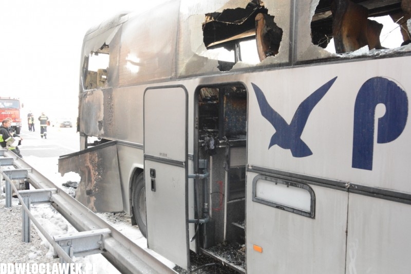 Autobus spłonął na autostradzie