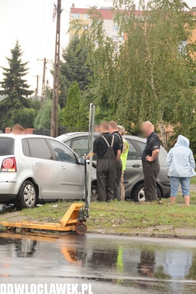 Trzy auta zderzyły się na skrzyżowaniu