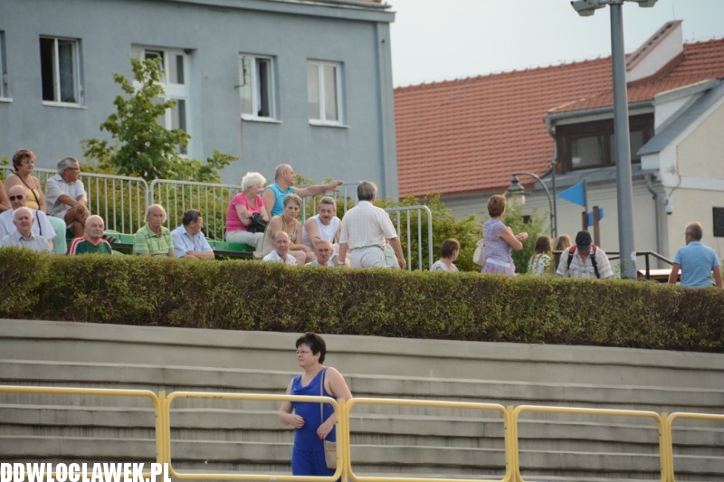 Kapela z Szaconkiem na pływającej scenie