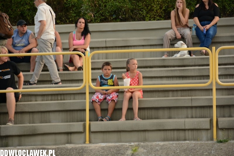 Kapela z Szaconkiem na pływającej scenie