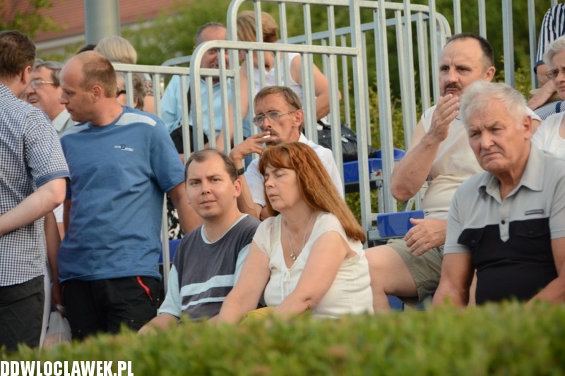 Kapela z Szaconkiem na pływającej scenie
