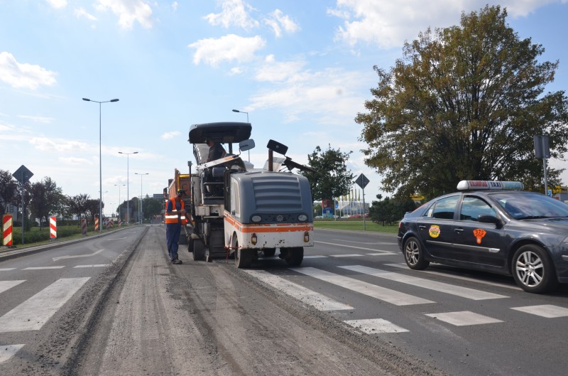 Usuwanie kolein na ul. Okrzei