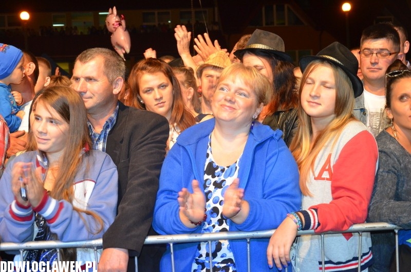 Koncert zespołu Boys na dożynkach w Karnkowie