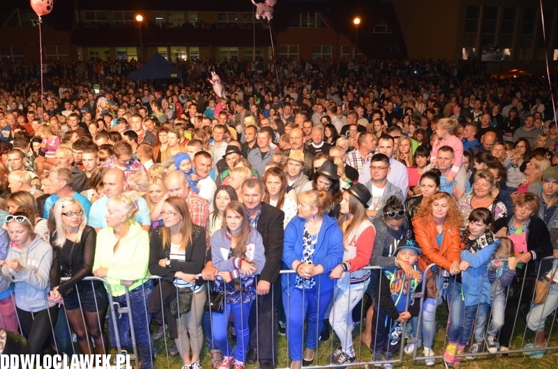 Koncert zespołu Boys na dożynkach w Karnkowie