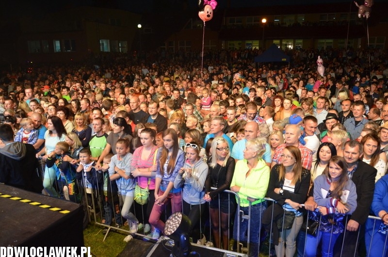 Koncert zespołu Boys na dożynkach w Karnkowie