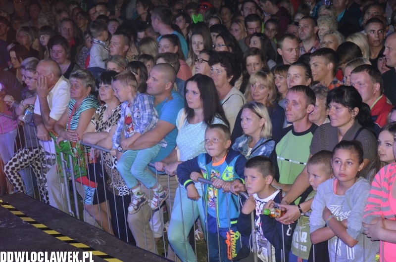 Koncert zespołu Boys na dożynkach w Karnkowie