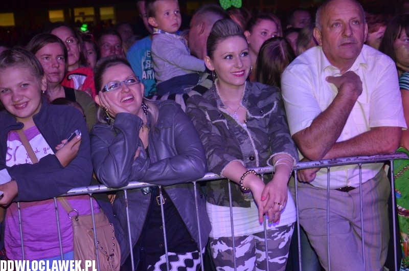 Koncert zespołu Boys na dożynkach w Karnkowie