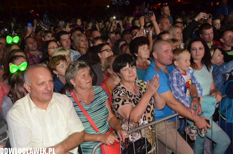 Koncert zespołu Boys na dożynkach w Karnkowie