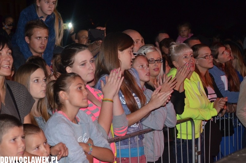 Koncert zespołu Boys na dożynkach w Karnkowie