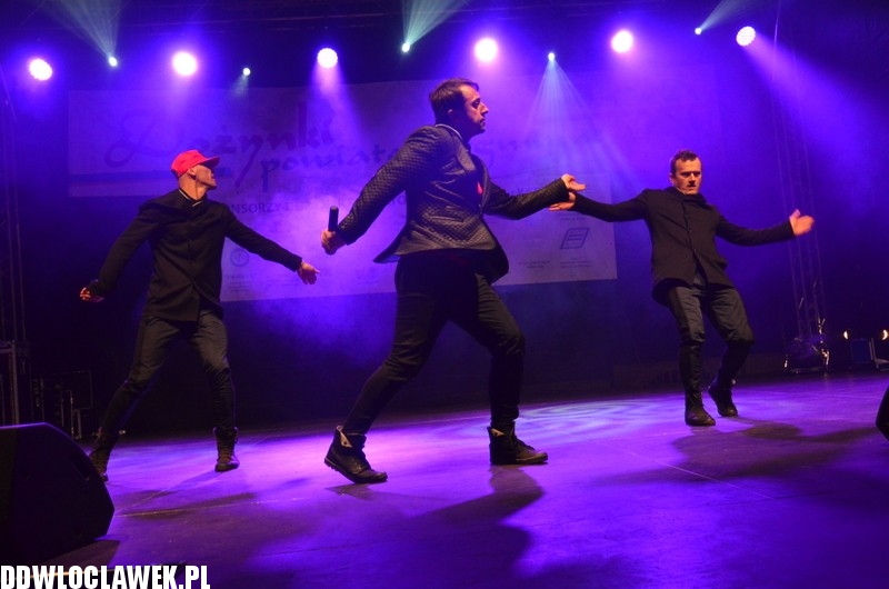 Koncert zespołu Boys na dożynkach w Karnkowie