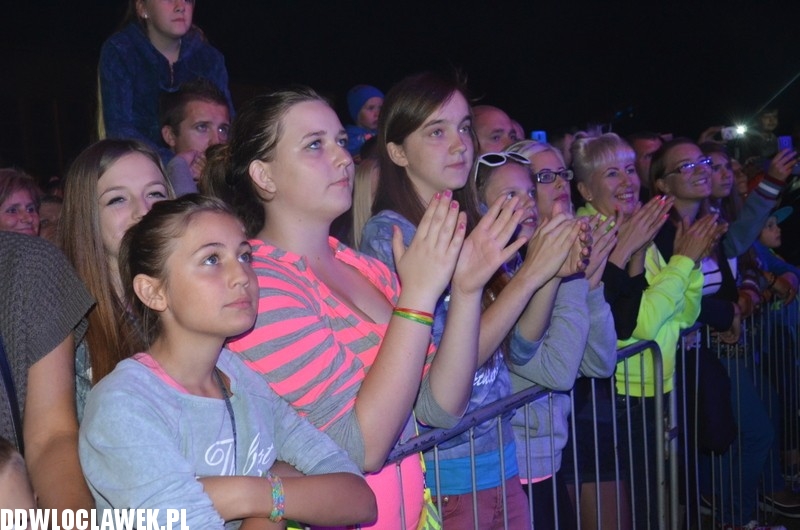 Koncert zespołu Boys na dożynkach w Karnkowie