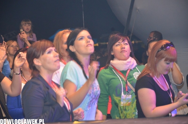 Koncert zespołu Boys na dożynkach w Karnkowie