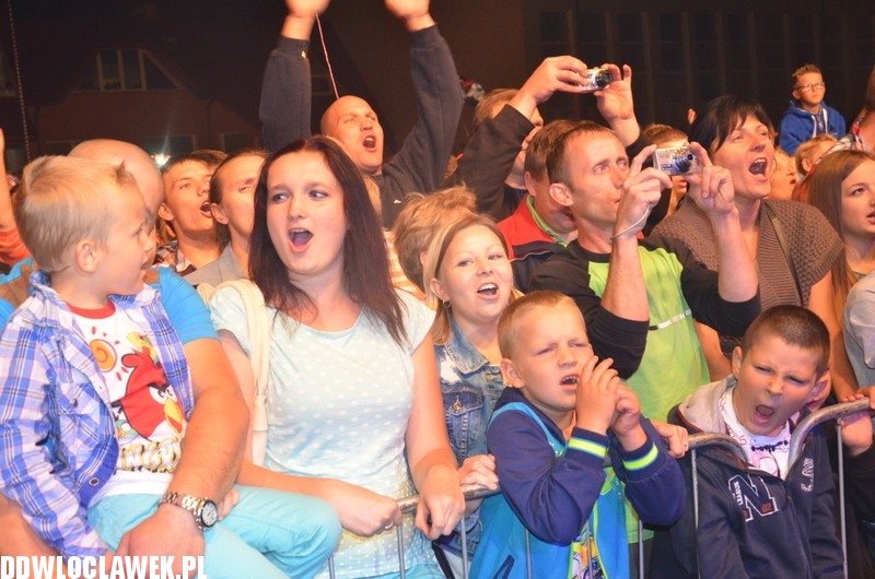 Koncert zespołu Boys na dożynkach w Karnkowie
