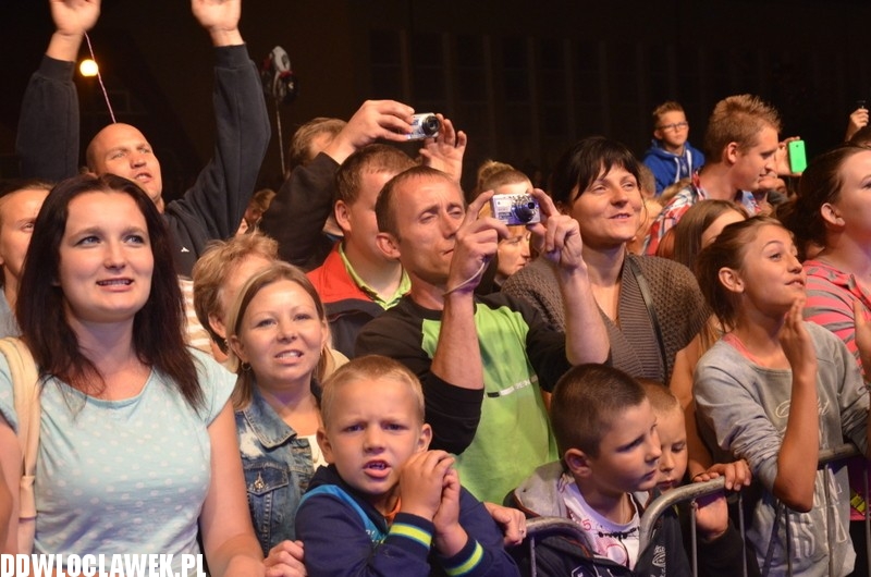 Koncert zespołu Boys na dożynkach w Karnkowie