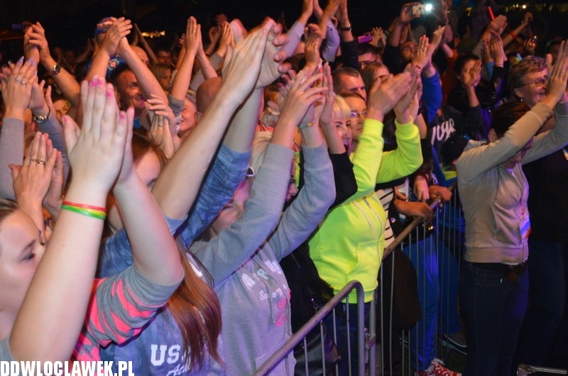 Koncert zespołu Boys na dożynkach w Karnkowie