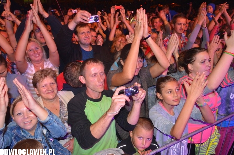 Koncert zespołu Boys na dożynkach w Karnkowie