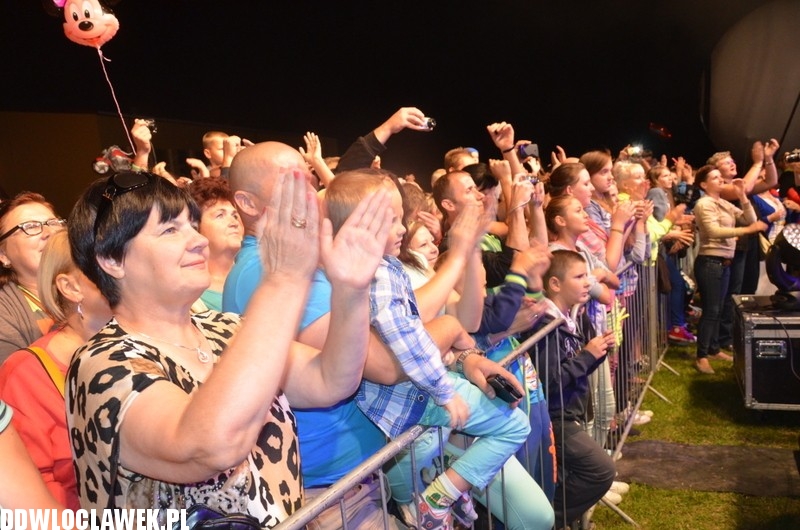 Koncert zespołu Boys na dożynkach w Karnkowie