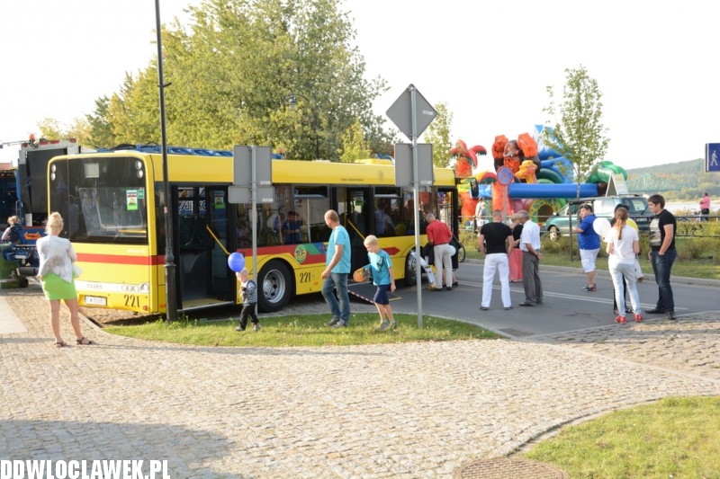 Festyn ze spółkami na bulwarach