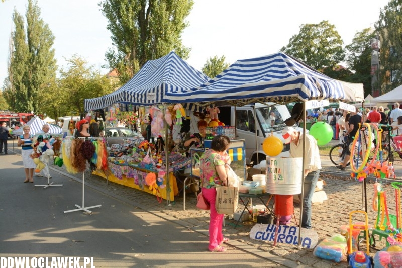Festyn ze spółkami na bulwarach