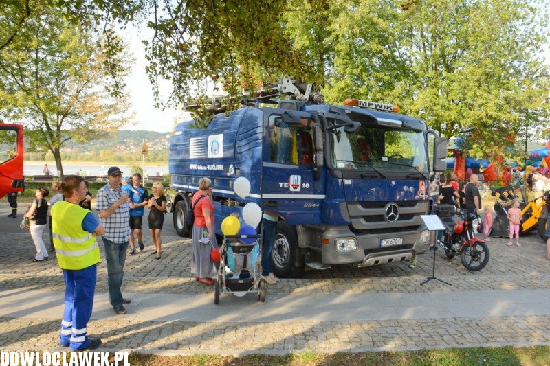 Festyn ze spółkami na bulwarach