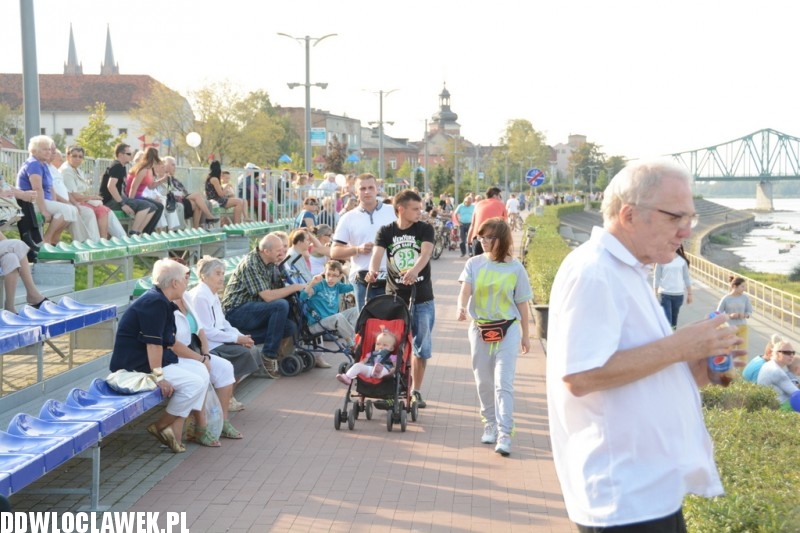 Festyn ze spółkami na bulwarach