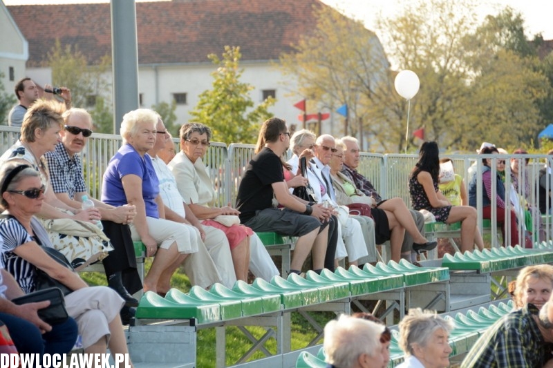 Festyn ze spółkami na bulwarach