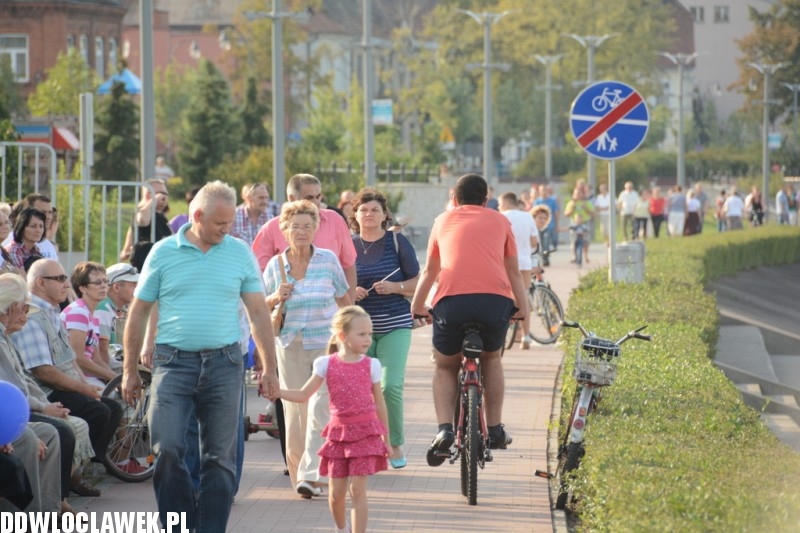 Festyn ze spółkami na bulwarach
