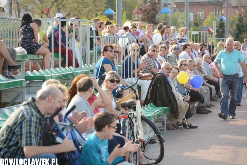 Festyn ze spółkami na bulwarach