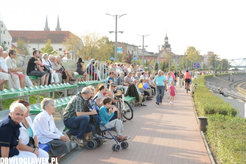 Festyn ze spółkami na bulwarach