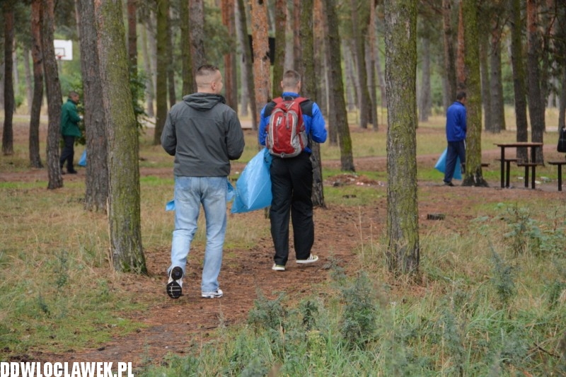 Akcja Nadleśnictwa. Skazani sprzątają świat