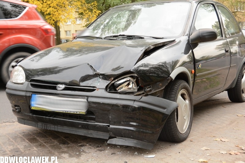 Zderzyły się trzy ople corsa na Łanowej