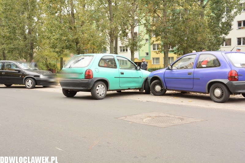 Zderzyły się trzy ople corsa na Łanowej