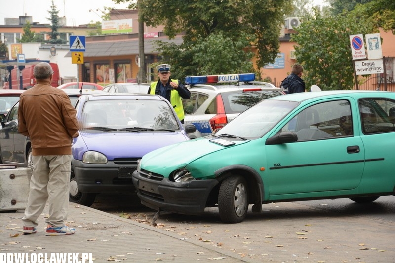 Zderzyły się trzy ople corsa na Łanowej