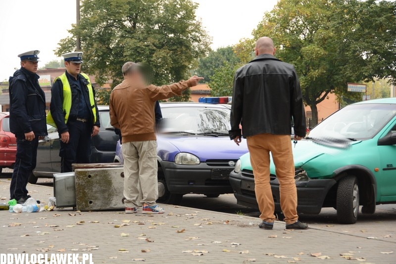 Zderzyły się trzy ople corsa na Łanowej