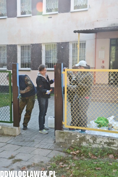 Rodzice pomalowali ogrodzenie Ekoludka