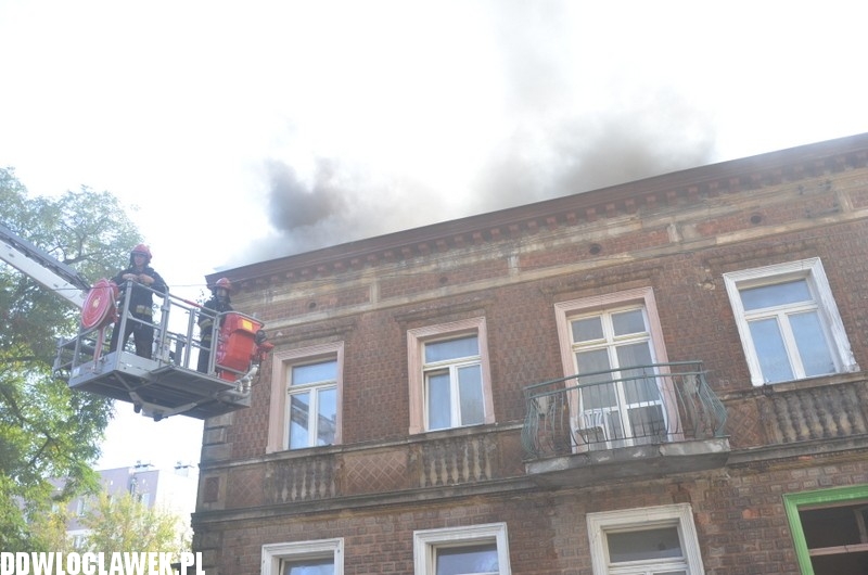 Pożar na ul. Łęgskiej. Sześć zastępów w akcji