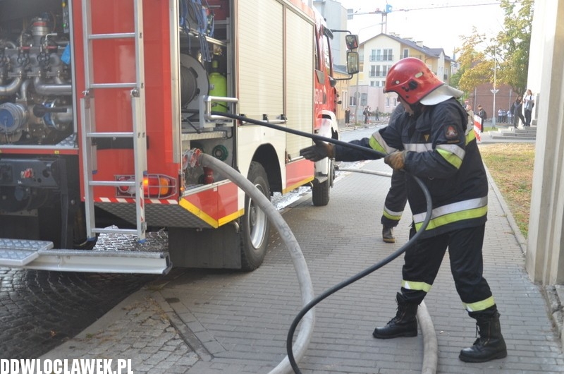 Pożar na ul. Łęgskiej. Sześć zastępów w akcji