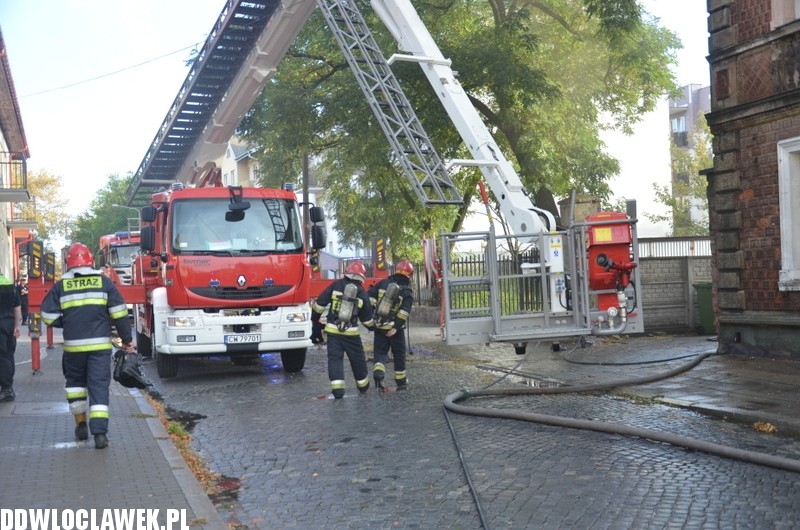 Pożar na ul. Łęgskiej. Sześć zastępów w akcji