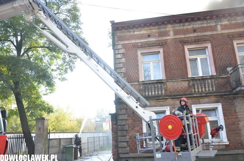 Pożar na ul. Łęgskiej. Sześć zastępów w akcji