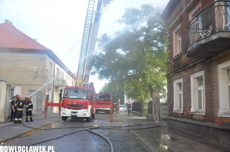 Pożar na ul. Łęgskiej. Sześć zastępów w akcji