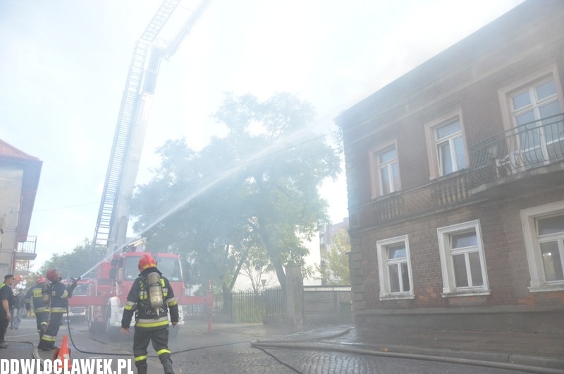 Pożar na ul. Łęgskiej. Sześć zastępów w akcji