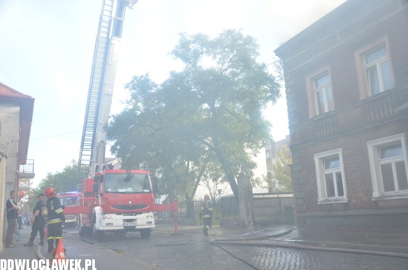 Pożar na ul. Łęgskiej. Sześć zastępów w akcji