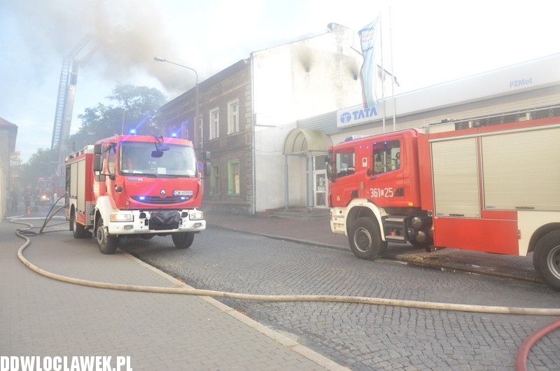 Pożar na ul. Łęgskiej. Sześć zastępów w akcji