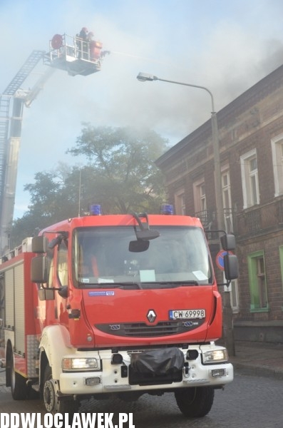 Pożar na ul. Łęgskiej. Sześć zastępów w akcji