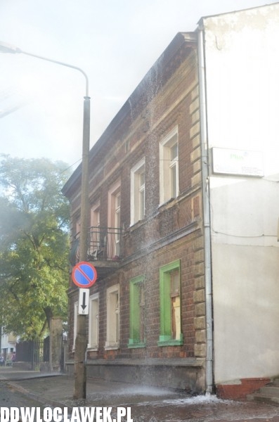 Pożar na ul. Łęgskiej. Sześć zastępów w akcji